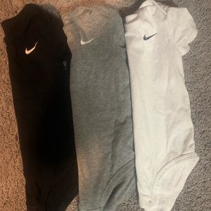 Gently used NIKE onesie’s 24M. Black and white. No stains. The gray one is New.